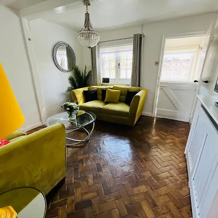 Bridewell Cottage In The Heart Of Tenterden - Pass The Keys Exterior photo