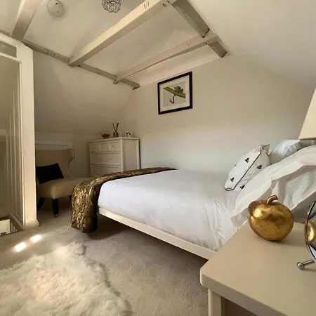 Bridewell Cottage In The Heart Of Tenterden - Pass The Keys Exterior photo